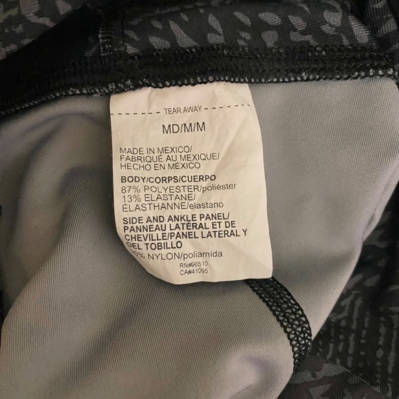 UA Compression‎ Leggings-Heat Gear- Black/Gray print- Size M- Mesh Cutouts - Picture 5 of 13